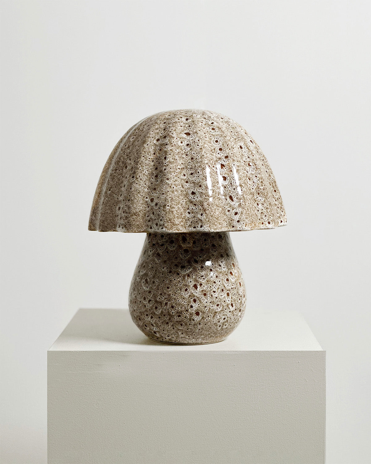 Periwinkle Table Lamp in White Ochre