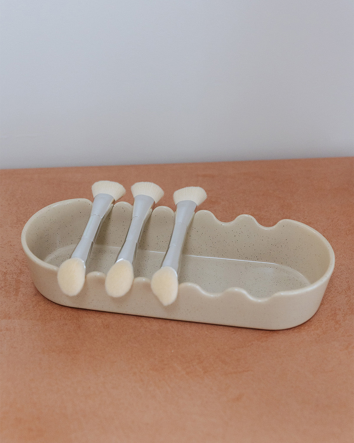 Beauty Essentials Brush Drying Tray / Jade Kisnorbo X Robert Gordon