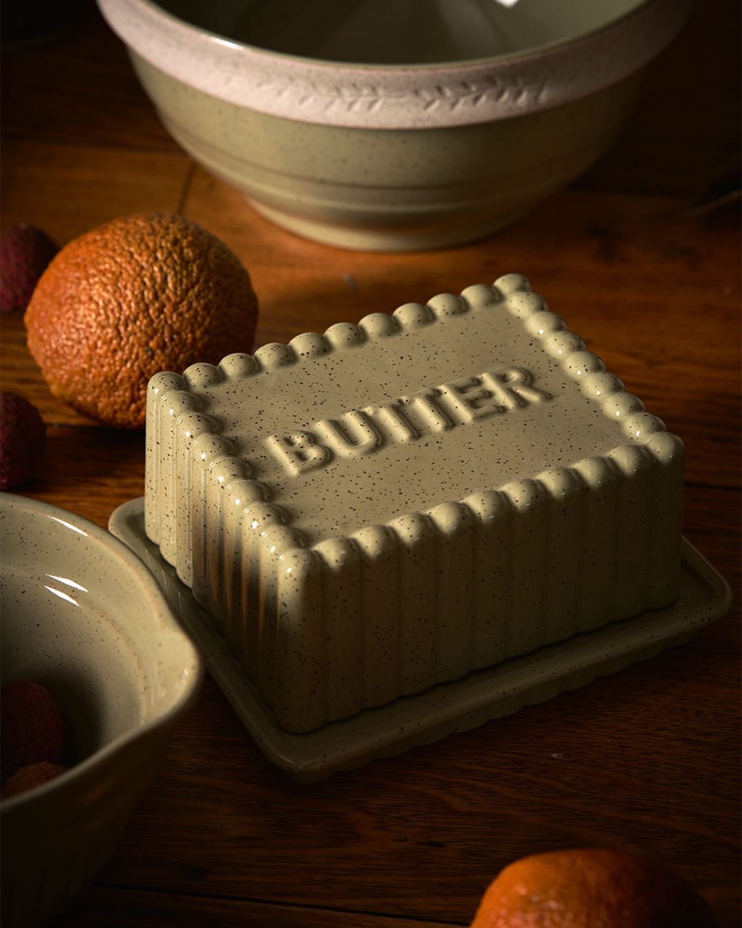 Kitchen Life Large Butter Dish / Peppercorn