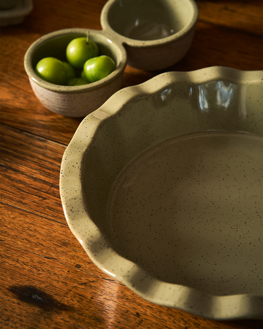 Kitchen Life Pie Dish / Peppercorn