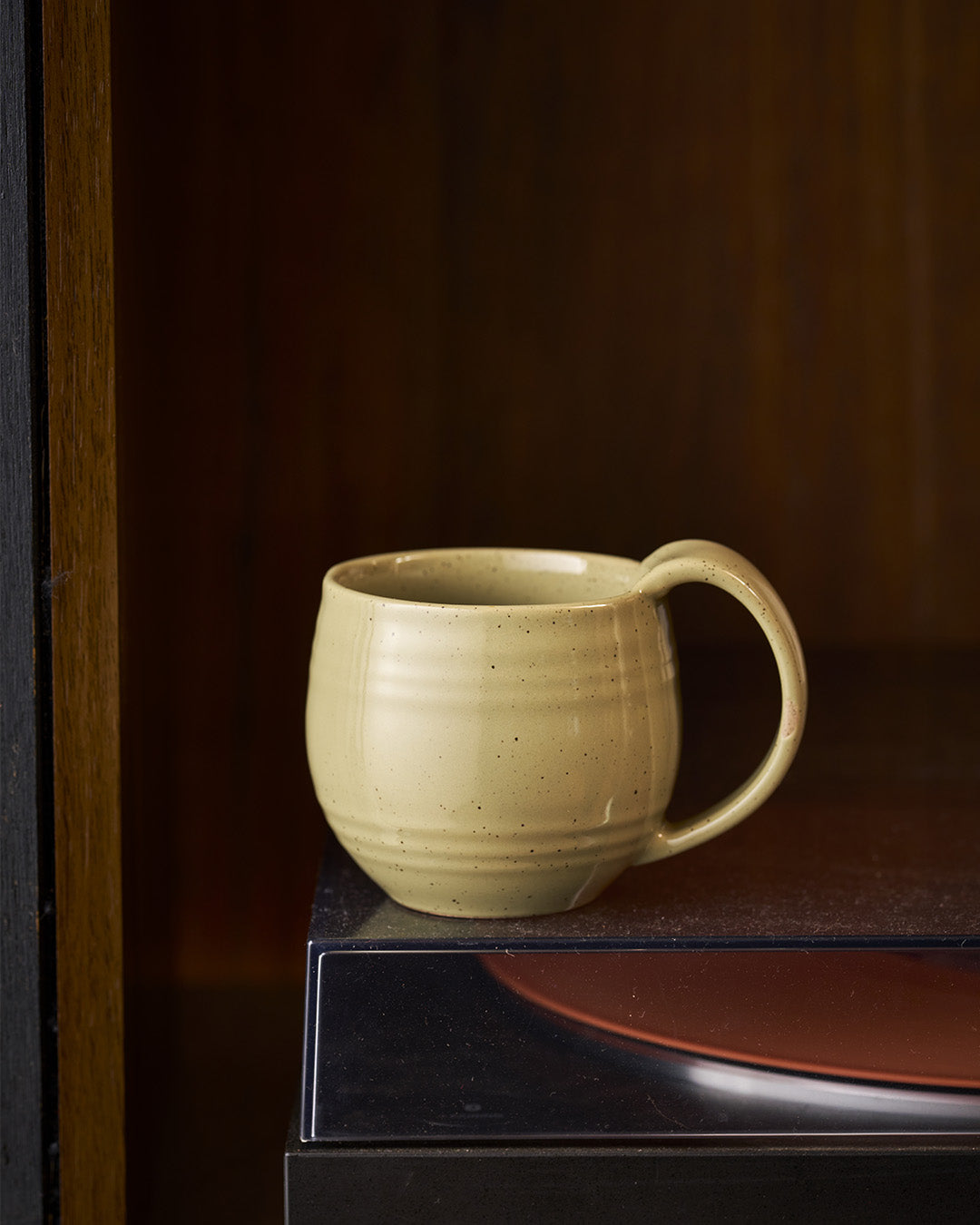 Embrace Mug in Peppercorn