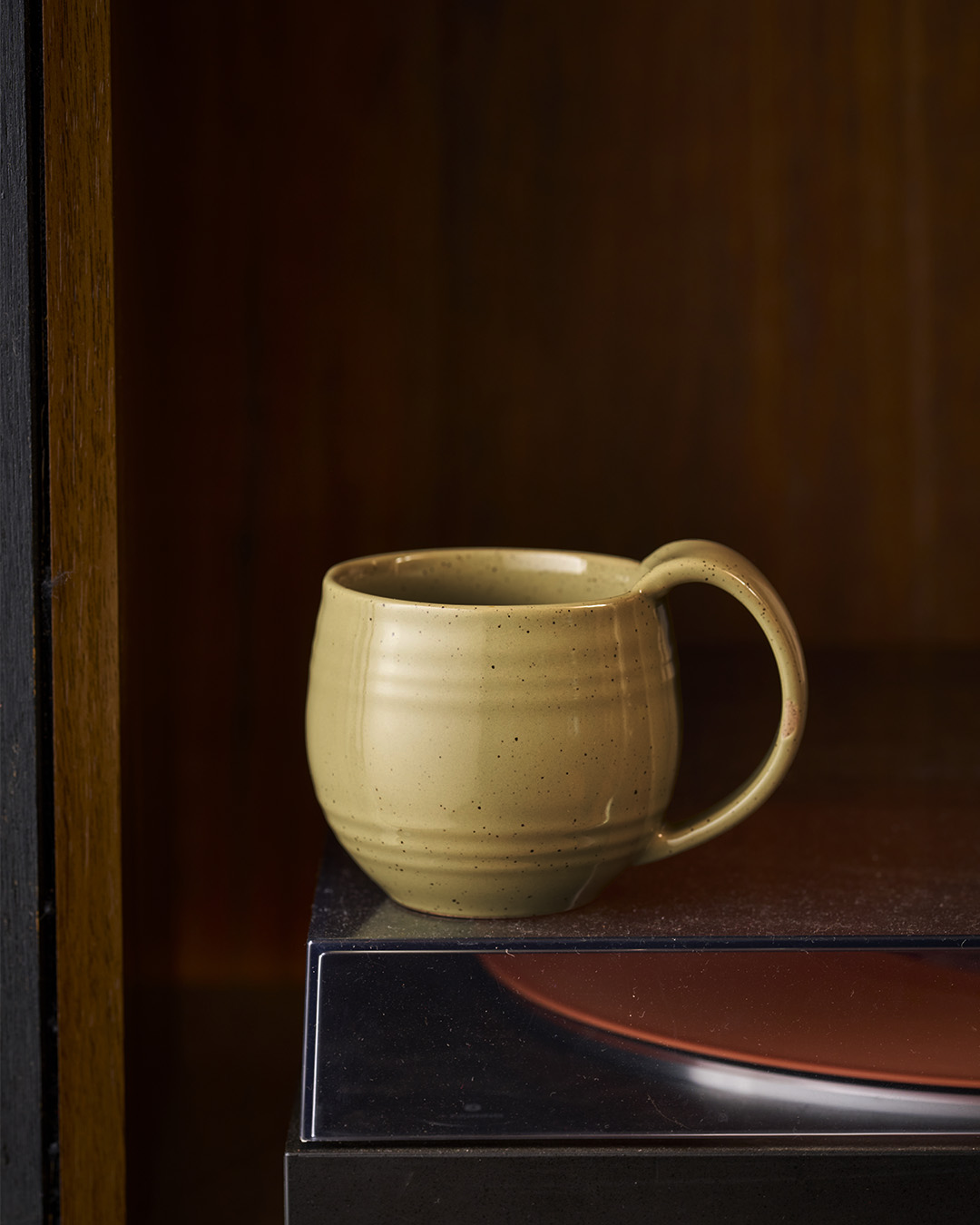 Embrace Mug in Peppercorn