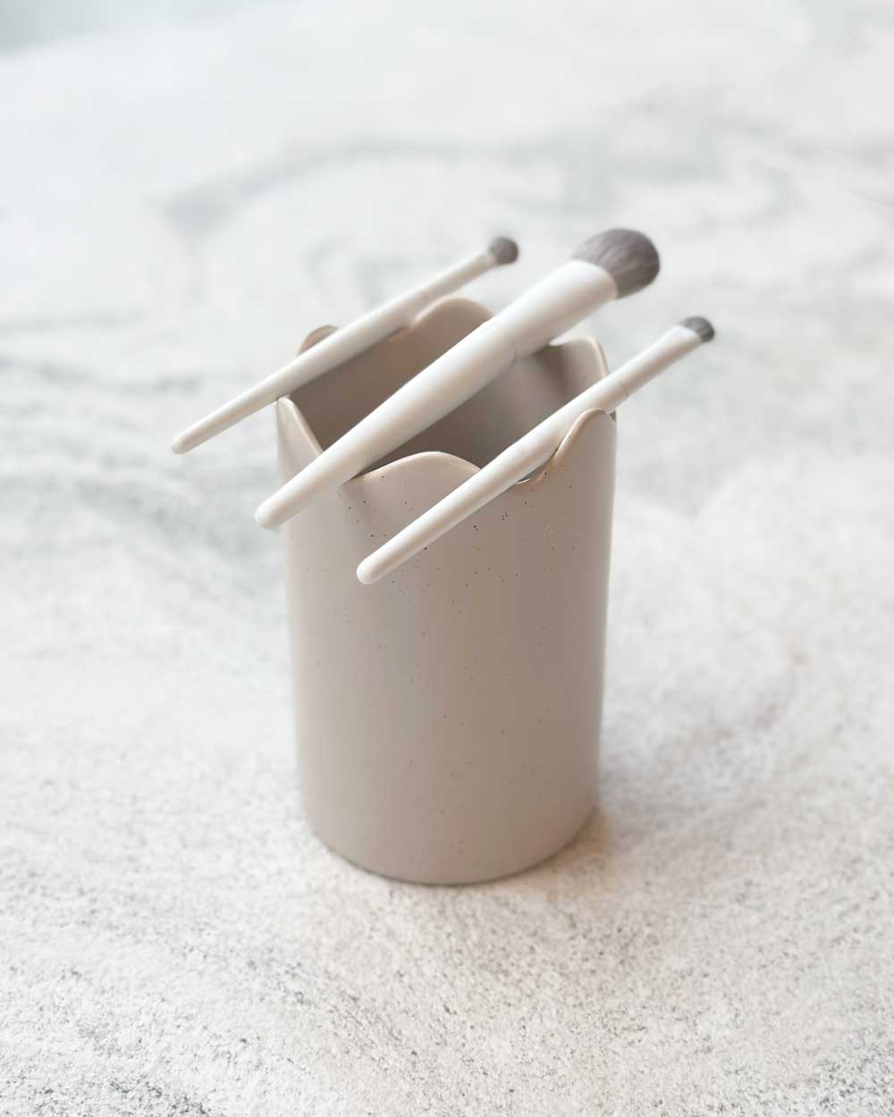 Store &amp; Dry Brush Cylinder / Jade Kisnorbo X Robert Gordon