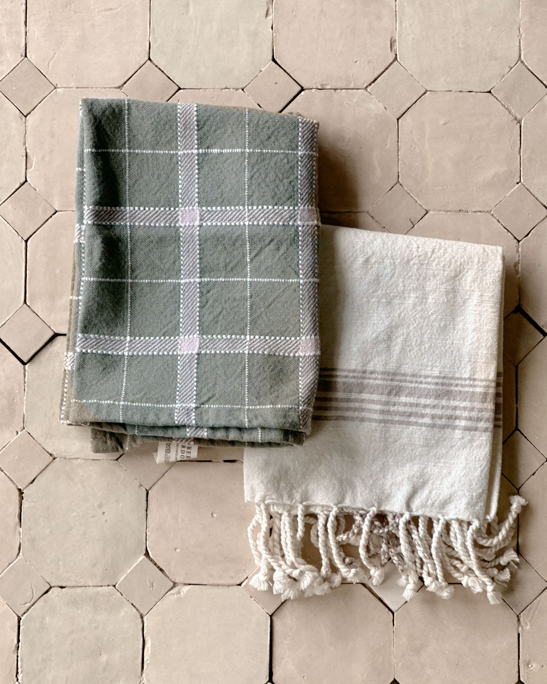 Set of 2 Tea Towels / Bonnie
